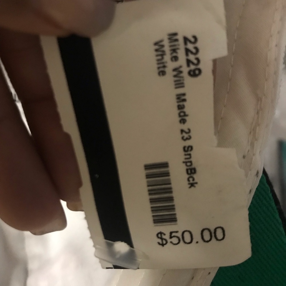 Baseball cap - Picture 3 of 7